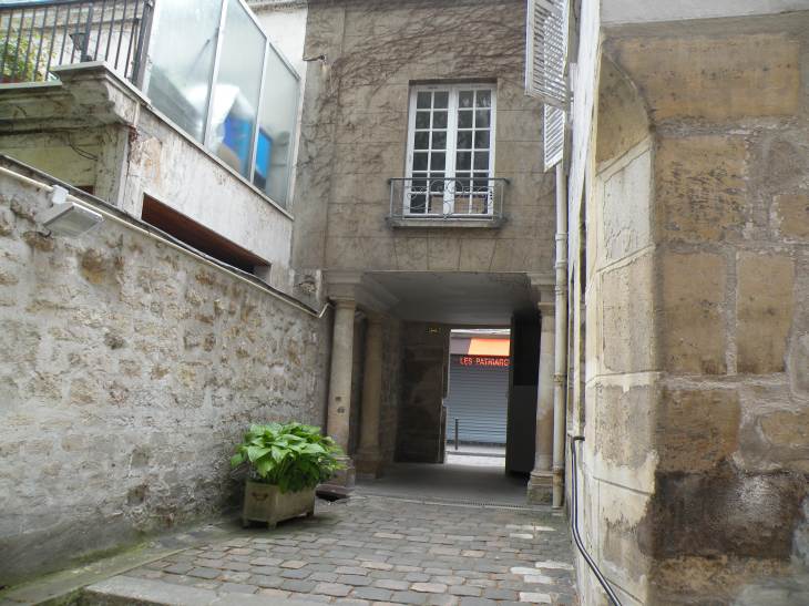  Sortie de l'Eglise Saint-Médard sur la rue Daubenton